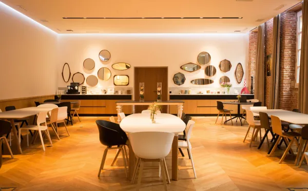 <span>Dining Room</span>
